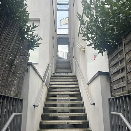 Spacious On The Outskirts Of Paris Apartament *